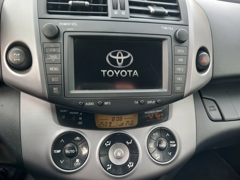 Toyota Rav4 136кс навигация , снимка 10 - Автомобили и джипове - 48418625