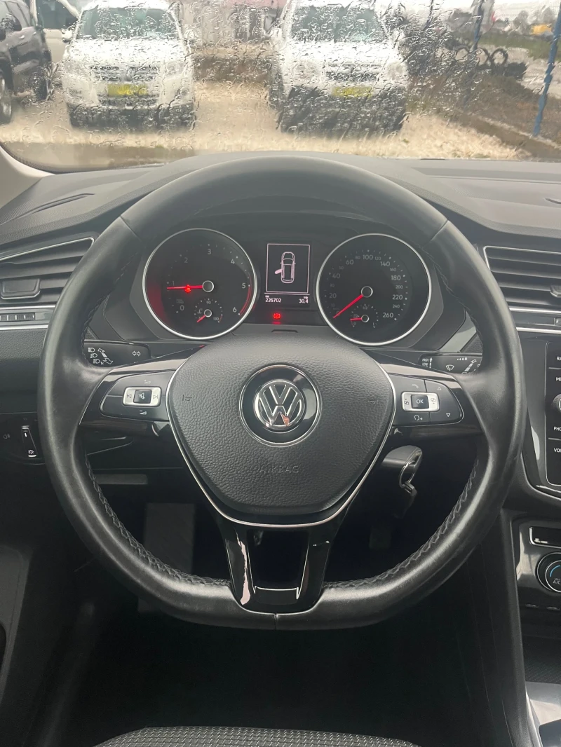 VW Tiguan 1.6 TDi, снимка 10 - Автомобили и джипове - 49728545