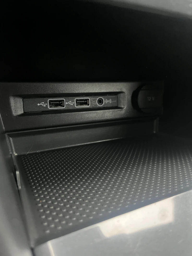 VW Tiguan 1.6 TDi, снимка 14 - Автомобили и джипове - 49728545