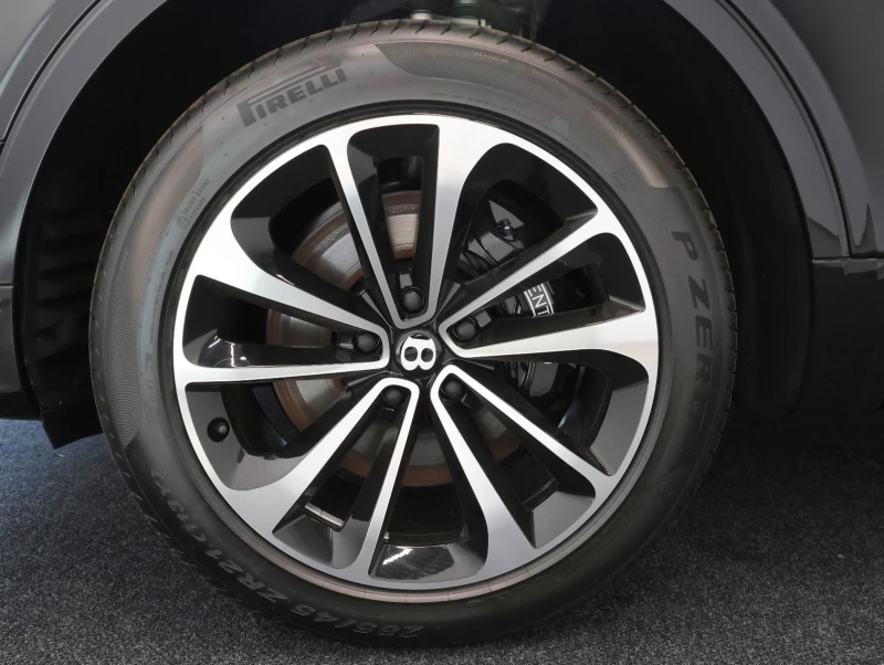 Bentley Bentayga V8 EWB NAIM HEAD UP PANO 360 CAMERA , снимка 15 - Автомобили и джипове - 51508563