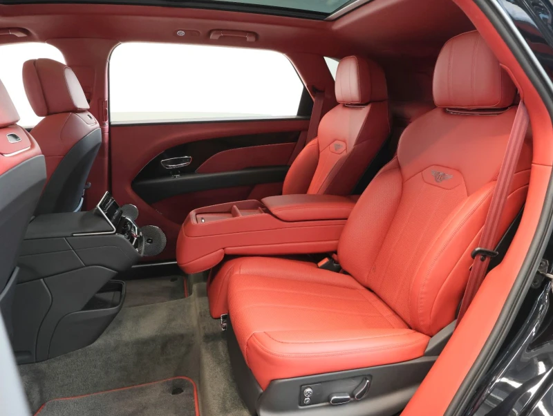 Bentley Bentayga V8 EWB NAIM HEAD UP PANO 360 CAMERA , снимка 12 - Автомобили и джипове - 51508563