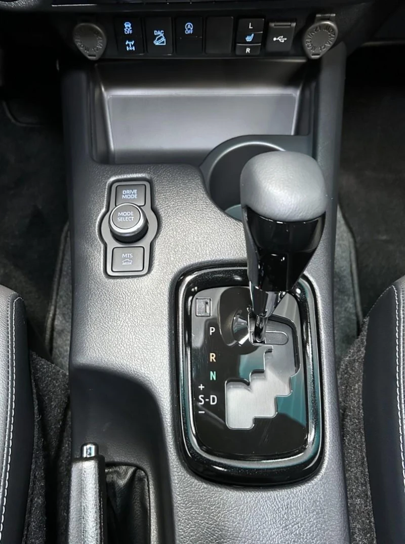 Toyota Hilux 2.8 D-4D/MILD HYBRID/INVINCIBLE/DOUBLE CAB/JBL/360, снимка 14 - Автомобили и джипове - 53557771