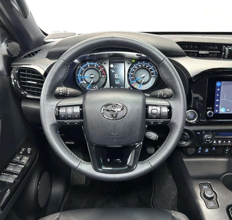 Toyota Hilux 2.8 D-4D/MILD HYBRID/INVINCIBLE/DOUBLE CAB/JBL/360, снимка 11 - Автомобили и джипове - 53557771