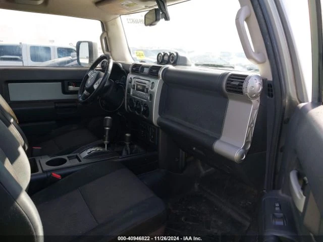 Toyota Fj cruiser, снимка 8 - Автомобили и джипове - 48319959