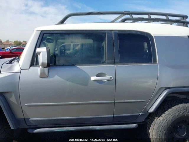 Toyota Fj cruiser, снимка 12 - Автомобили и джипове - 48319959