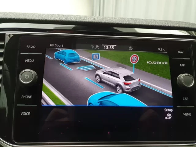 VW T-Roc 2.0TDI/R-DESIGN/150HP/4X4/PANO/LED/CAM/KLESS/604z, снимка 14 - Автомобили и джипове - 55280983
