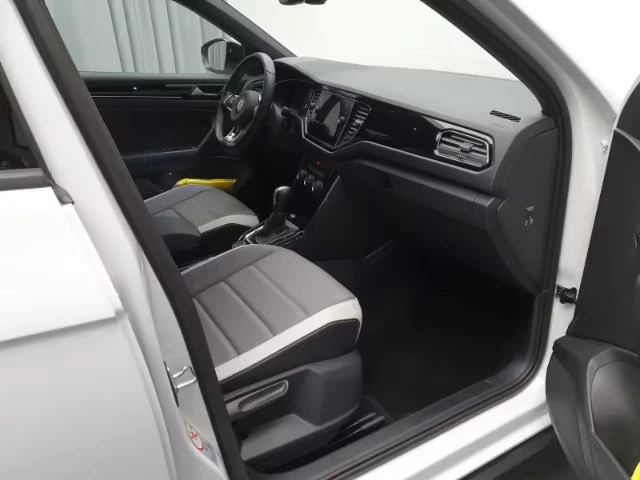 VW T-Roc 2.0TDI/R-DESIGN/150HP/4X4/PANO/LED/CAM/KLESS/604z, снимка 8 - Автомобили и джипове - 55280983