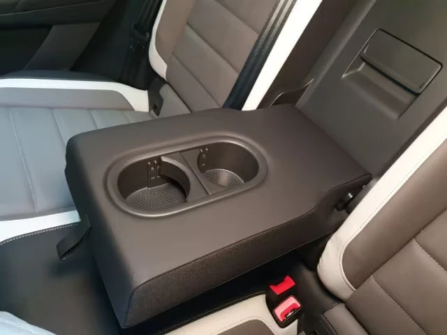 VW T-Roc 2.0TDI/R-DESIGN/150HP/4X4/PANO/LED/CAM/KLESS/604z, снимка 10 - Автомобили и джипове - 55280983