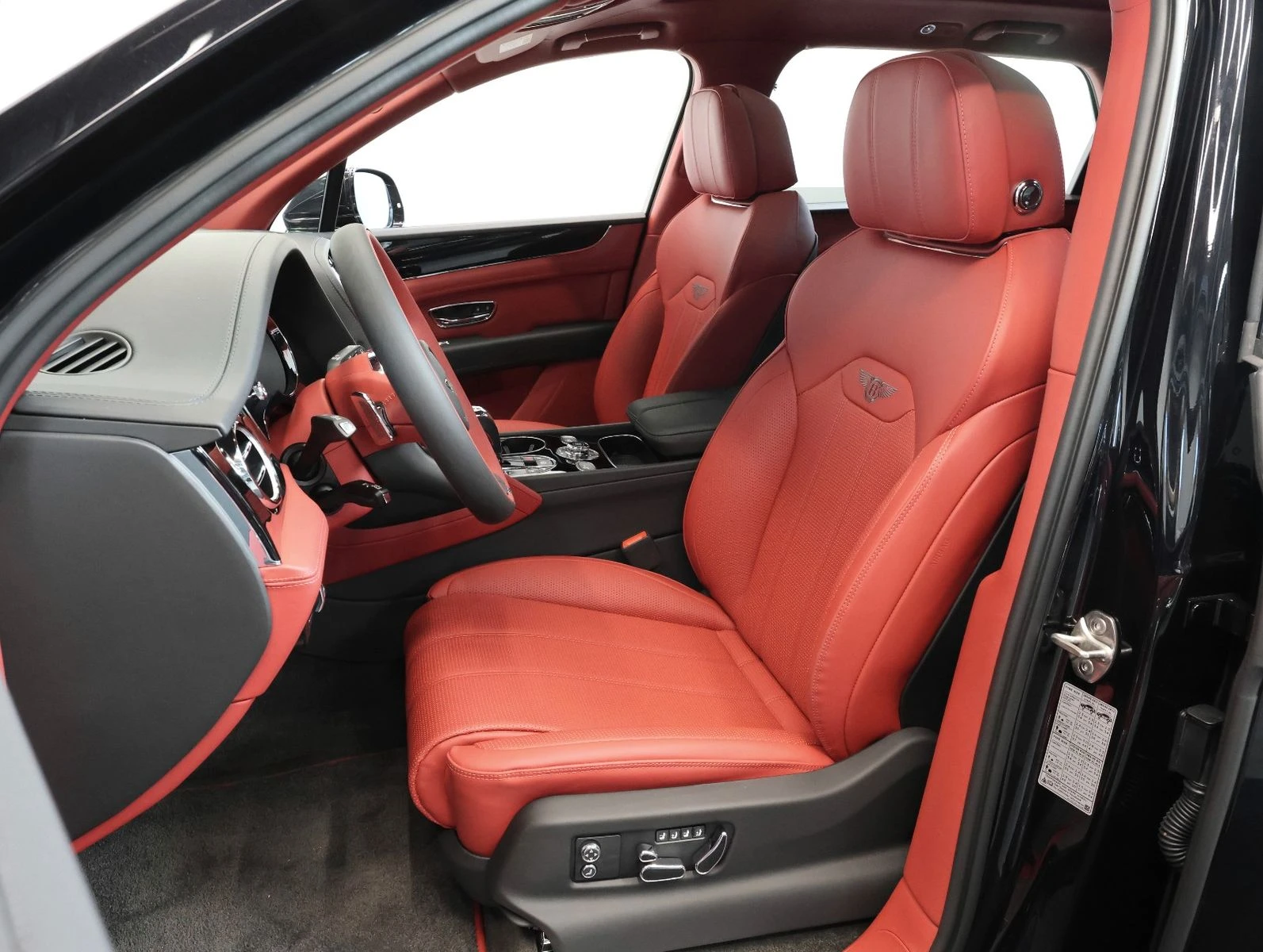 Bentley Bentayga 4.0 V8 HEAD UP PANO NAVI 360 CAMERA  - изображение 8