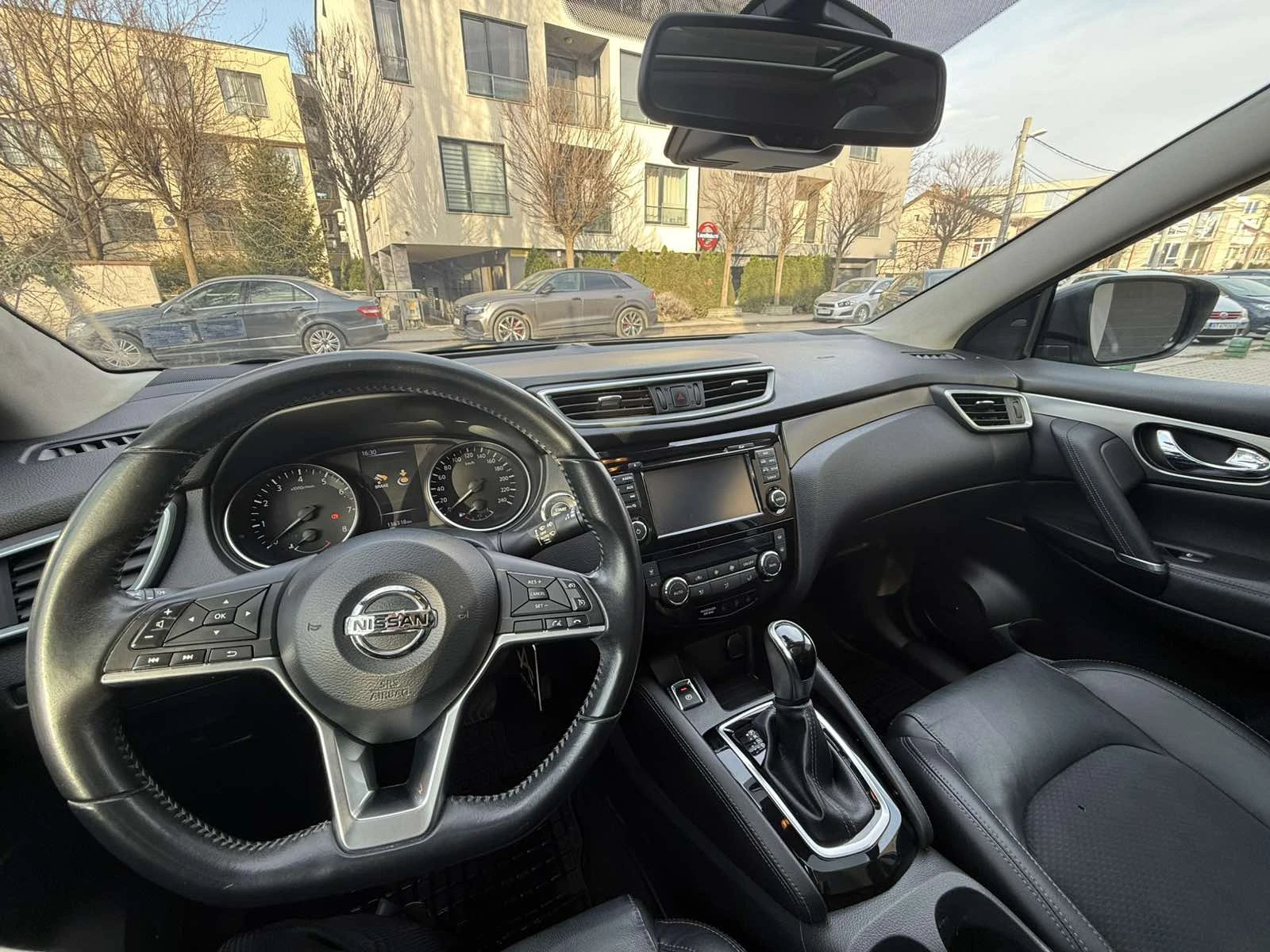 Nissan Qashqai 1.2 DIG-T Automatic Tekna, снимка 7 - Автомобили и джипове - 53765729