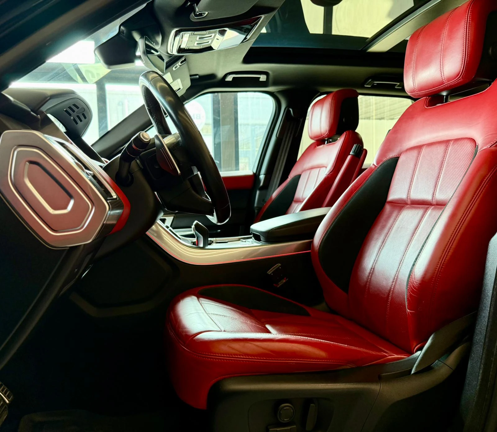 Land Rover Range Rover Sport P525* V8 Supercharged* Панорама * 360 * Лизинг, снимка 7 - Автомобили и джипове - 53877296