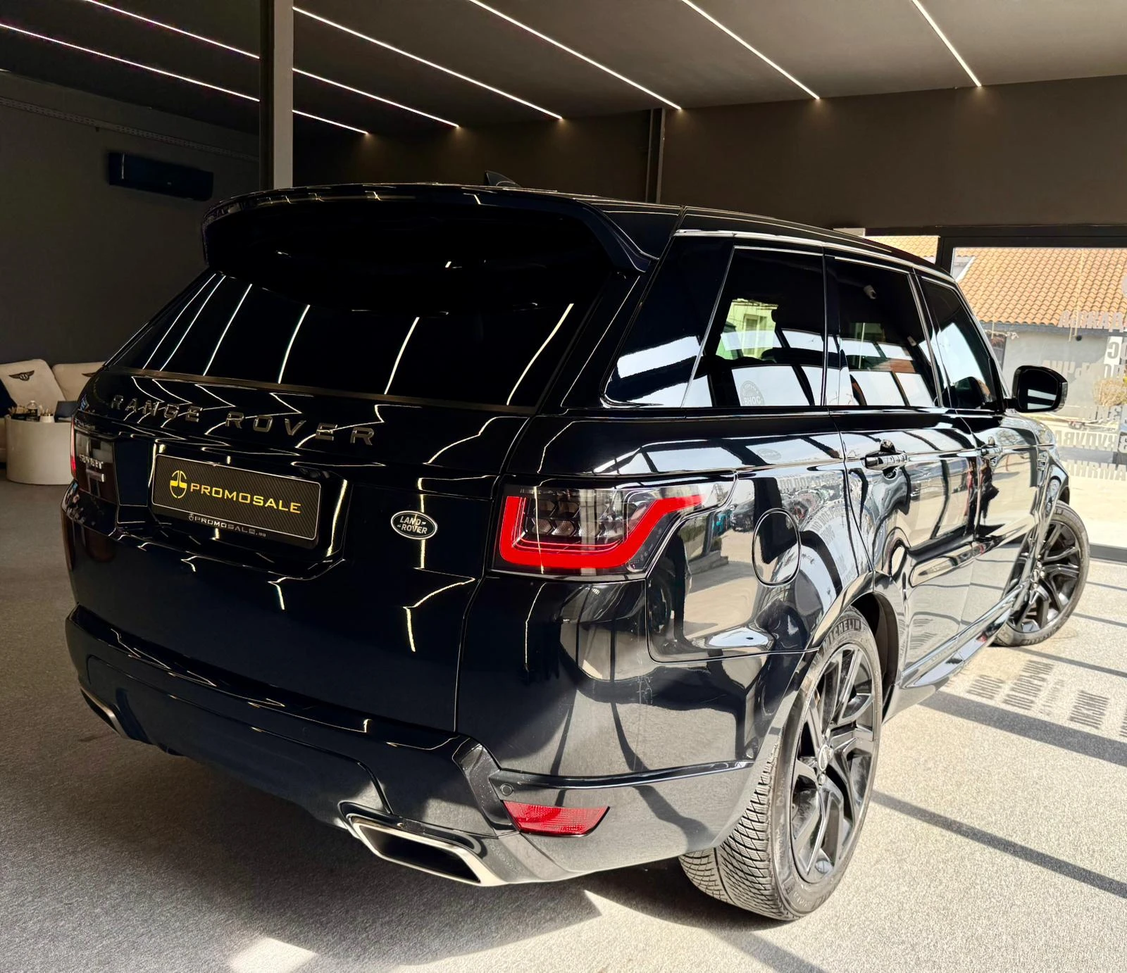 Land Rover Range Rover Sport P525* V8 Supercharged* Панорама * 360 * Лизинг, снимка 6 - Автомобили и джипове - 53877296