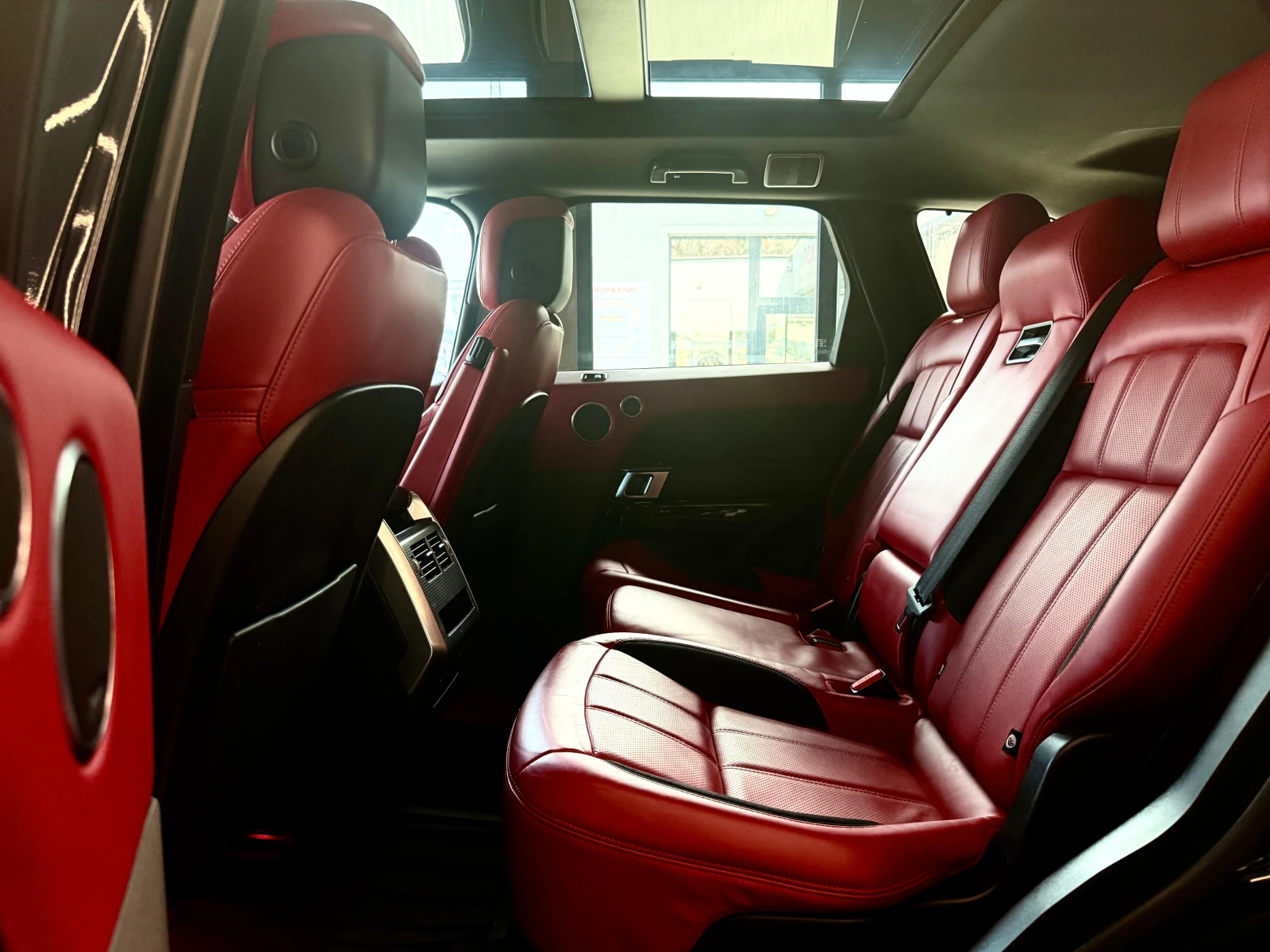 Land Rover Range Rover Sport P525* V8 Supercharged* Панорама * 360 * Лизинг, снимка 8 - Автомобили и джипове - 53877296