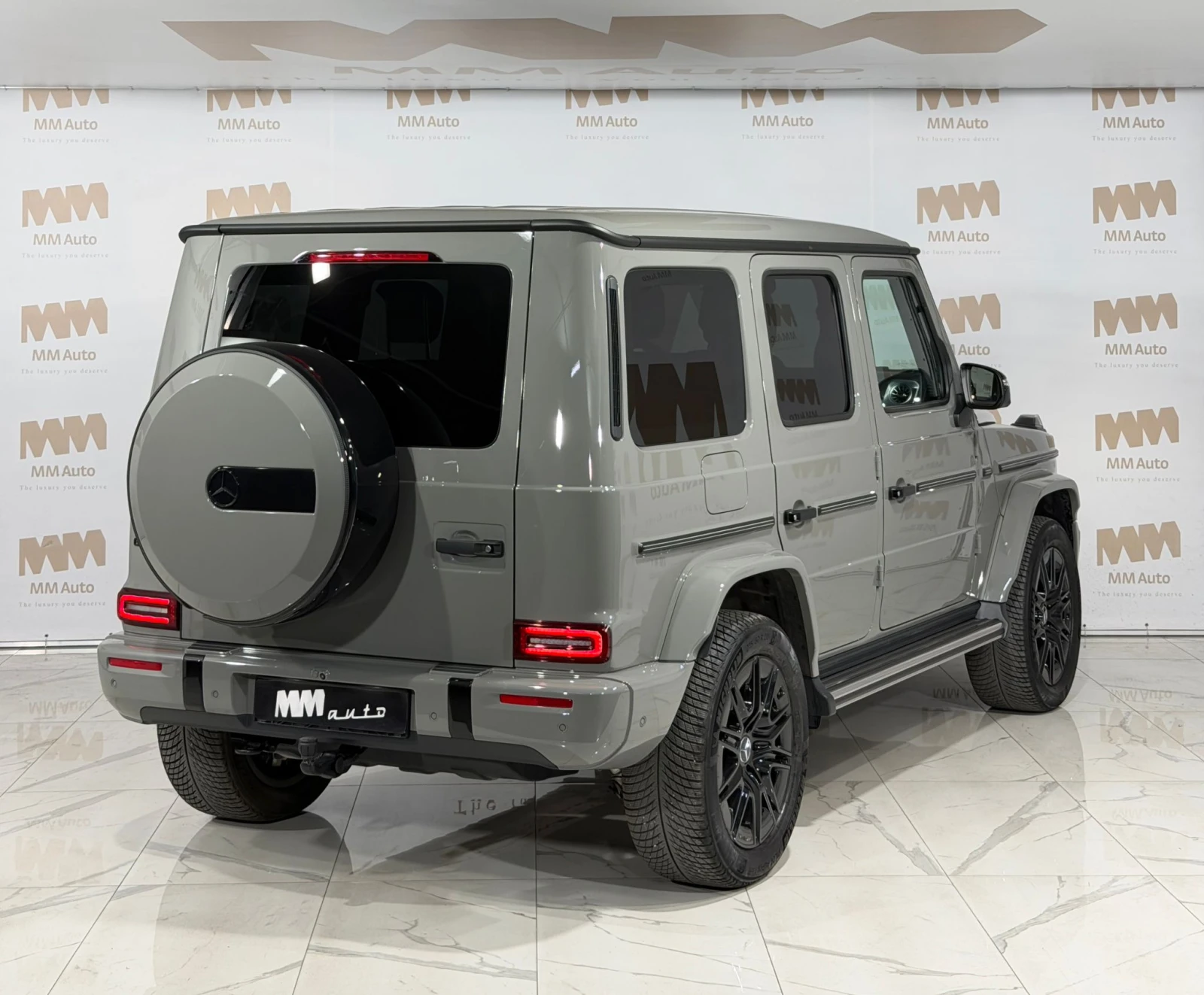 Mercedes-Benz G 450 d AMG* Exclusive* Manufaktur* Night* 360* Face, снимка 3 - Автомобили и джипове - 53894411