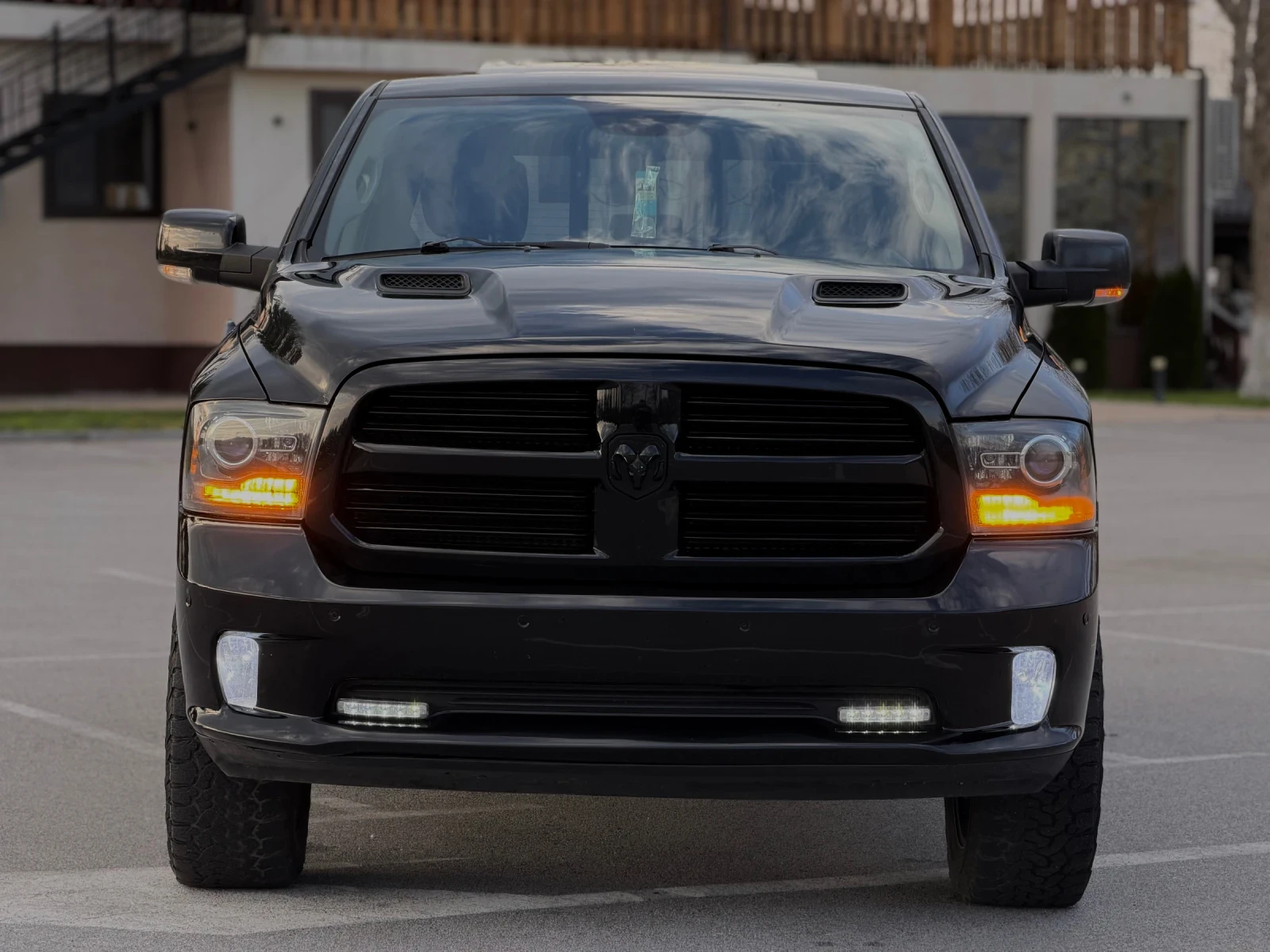 Dodge RAM 1500 5.7 Hemi/Black Edition/LPG/ УНИКАТ, снимка 2 - Автомобили и джипове - 54178527