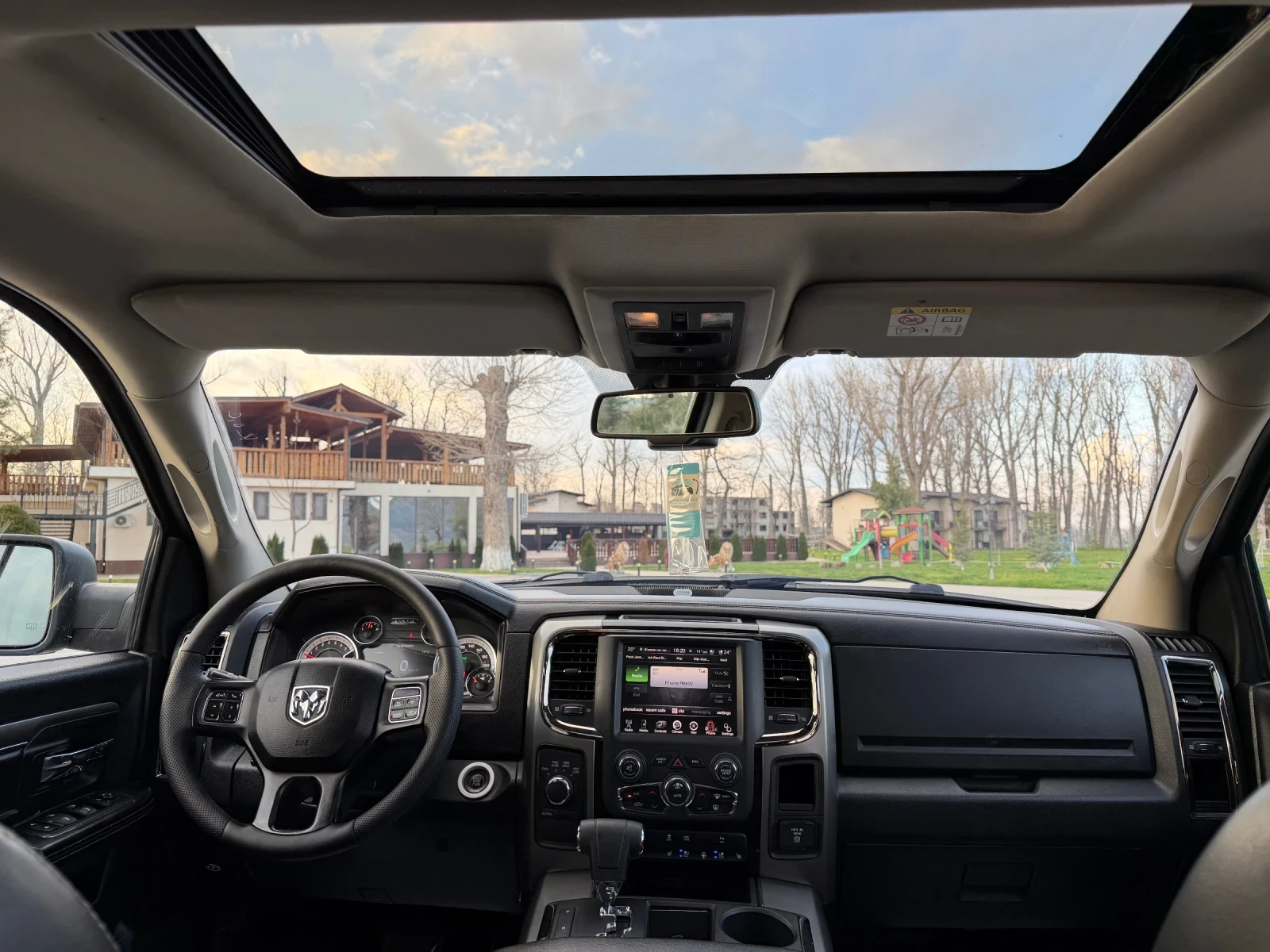 Dodge RAM 1500 5.7 Hemi/Black Edition/LPG/ УНИКАТ, снимка 9 - Автомобили и джипове - 54178527