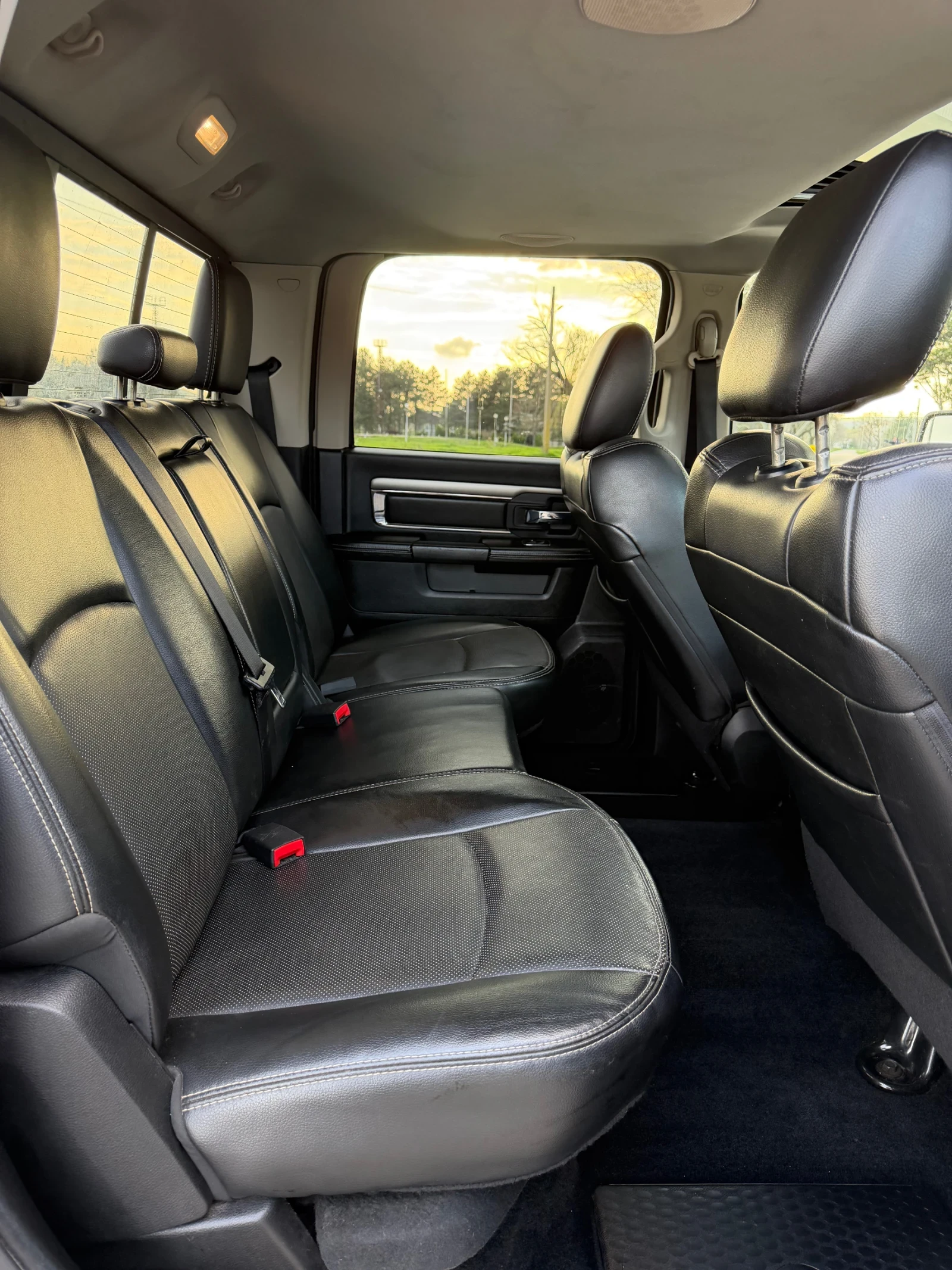 Dodge RAM 1500 5.7 Hemi/Black Edition/LPG/ УНИКАТ, снимка 10 - Автомобили и джипове - 54178527