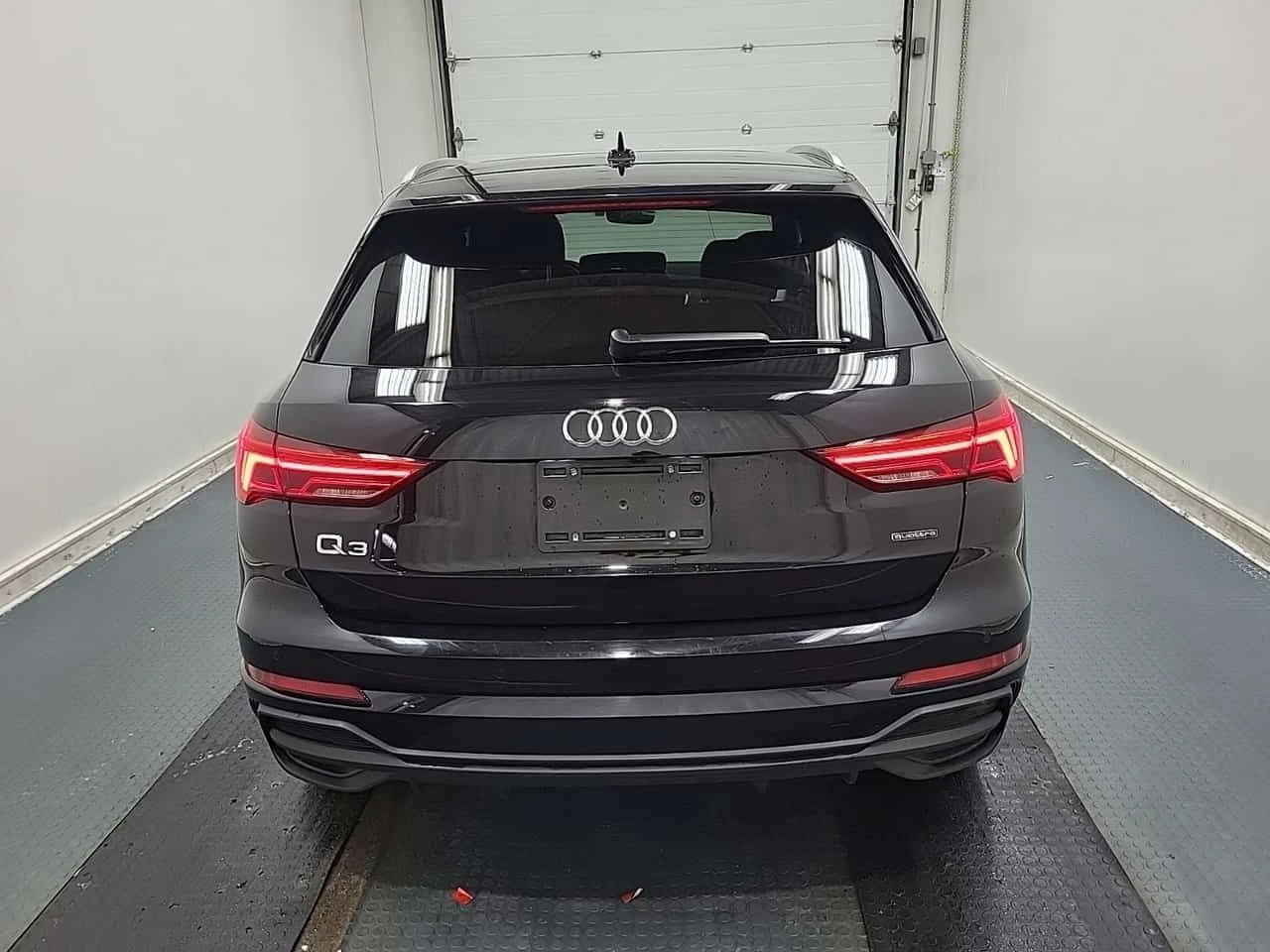 Audi Q3 * Progressiv * CARFAX * БЕЗ ПЪРВОНАЧАЛНА ВНОСКА, снимка 4 - Автомобили и джипове - 54906348