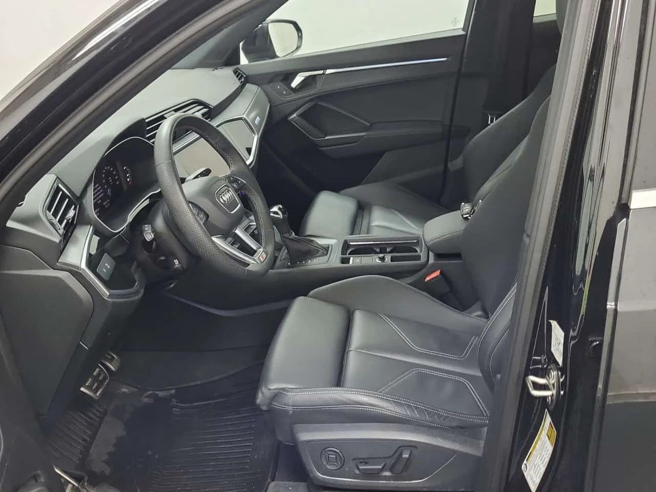 Audi Q3 * Progressiv * CARFAX * БЕЗ ПЪРВОНАЧАЛНА ВНОСКА, снимка 2 - Автомобили и джипове - 54906348