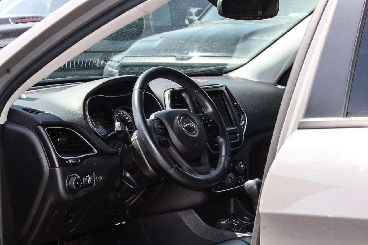 Jeep Cherokee * Trailhawk | Gps| SiriusXM| BkpCam| HtdSeats| Dri, снимка 11 - Автомобили и джипове - 54948199