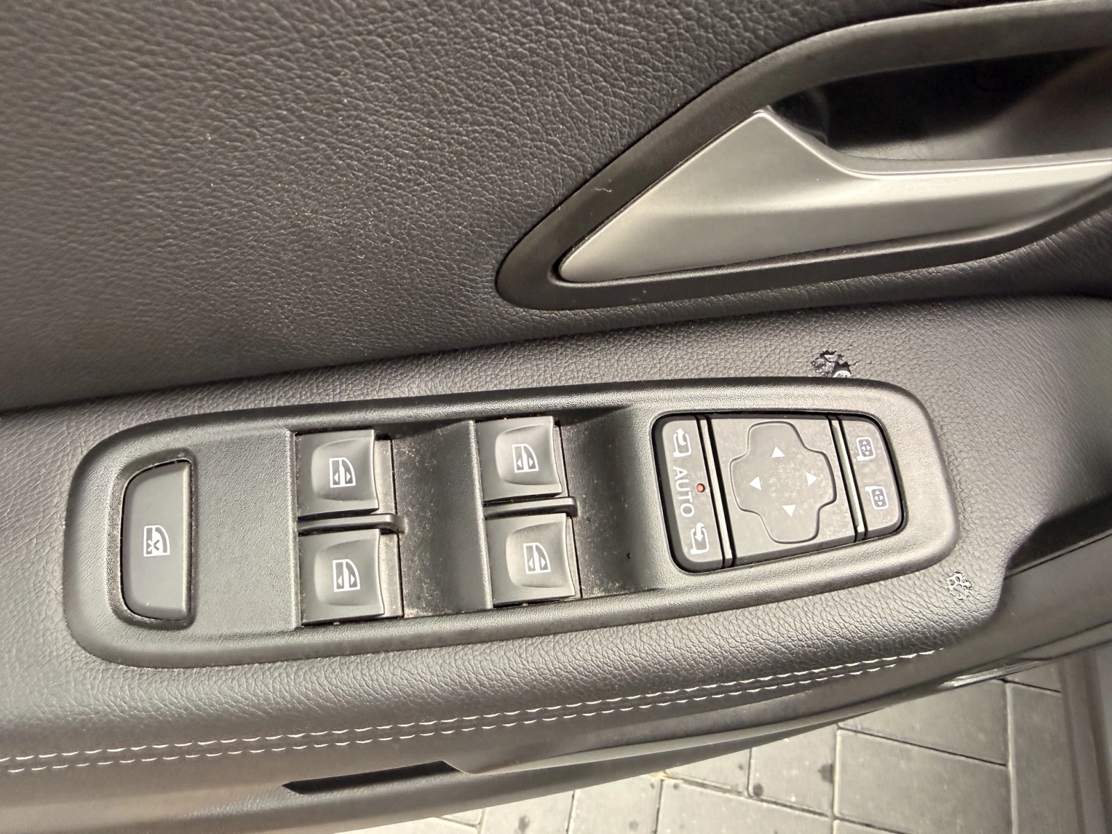 Dacia Duster 1000 куб.см / 100 к.с. / Еco-G, снимка 14 - Автомобили и джипове - 55122522