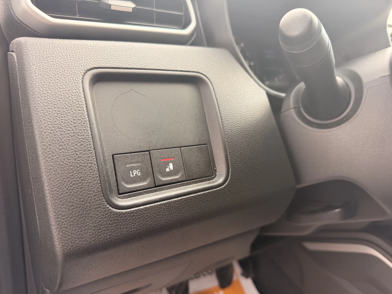 Dacia Duster 1000 куб.см / 100 к.с. / Еco-G, снимка 12 - Автомобили и джипове - 55122522