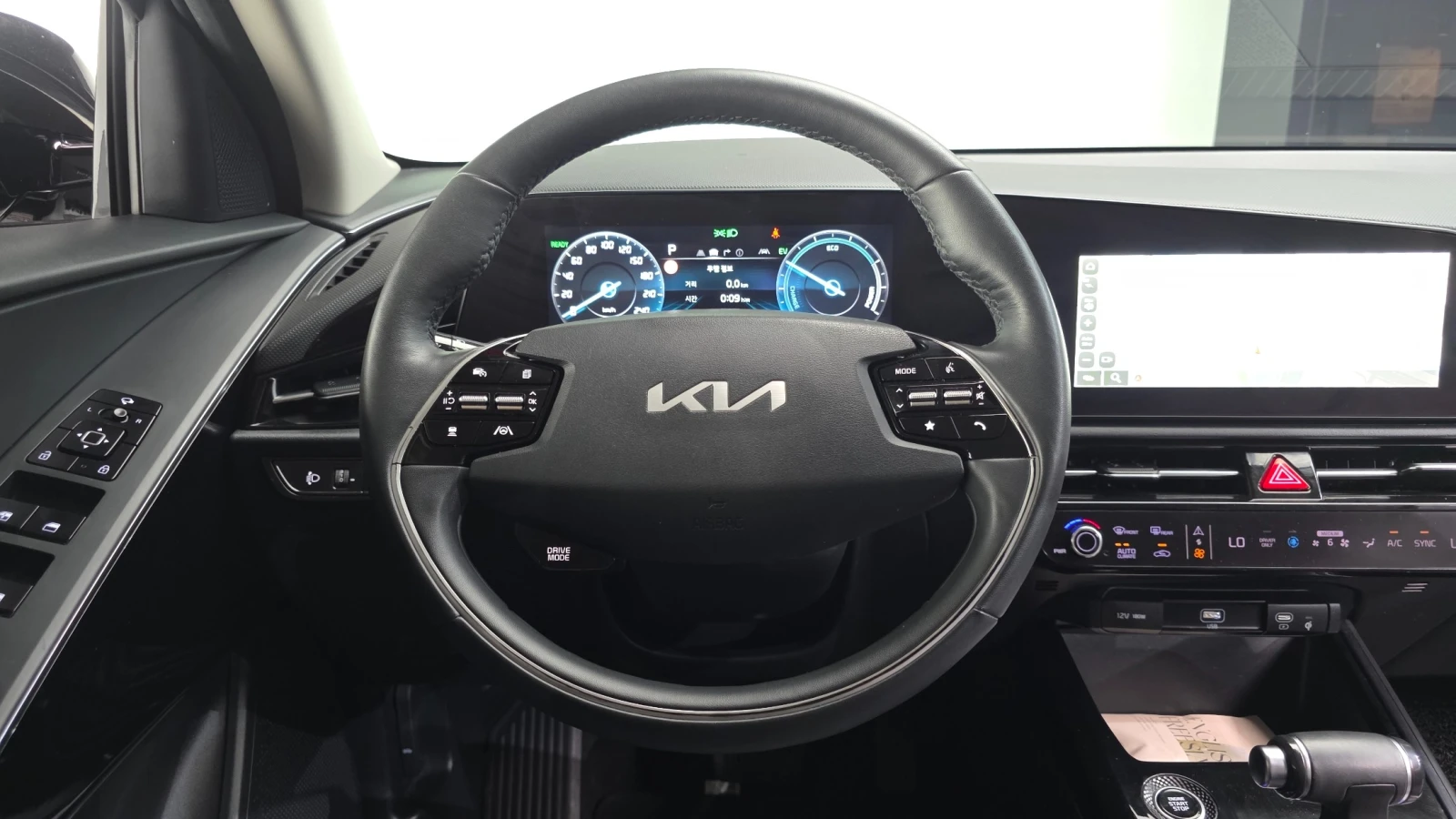 Kia Niro Hybrid Prestige | HUD | Обдухване, снимка 10 - Автомобили и джипове - 55546614