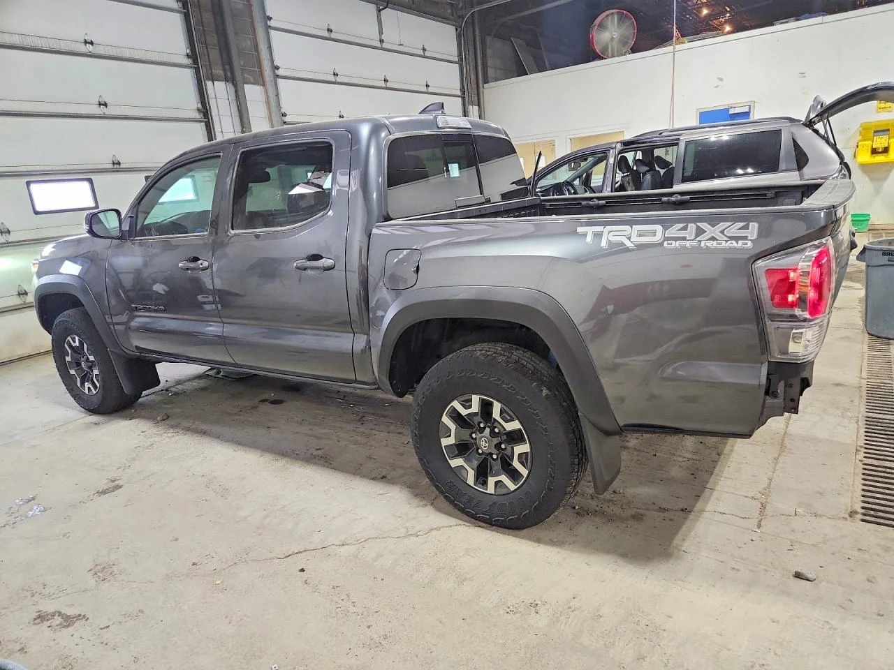 Toyota Tacoma Sr V6, снимка 2 - Автомобили и джипове - 56042864
