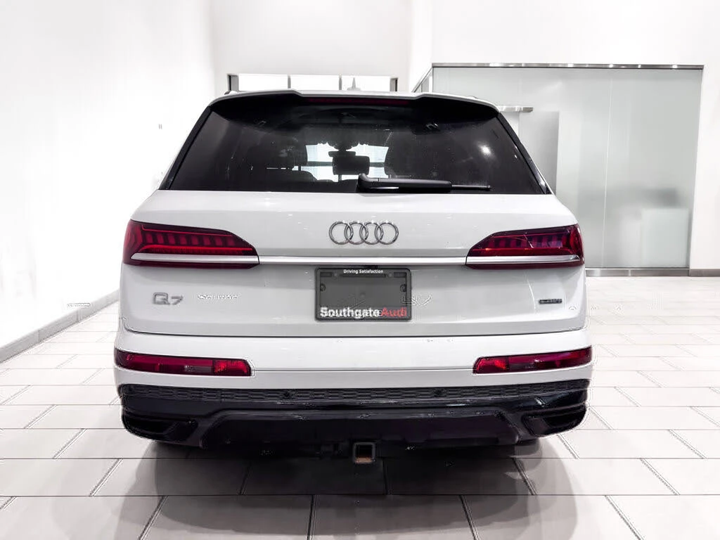 Audi Q7 2021* MATRIX* B&O* DIS* ОБДУХ* PANO* AIR* ЩОРИ* 7P, снимка 3 - Автомобили и джипове - 56042856
