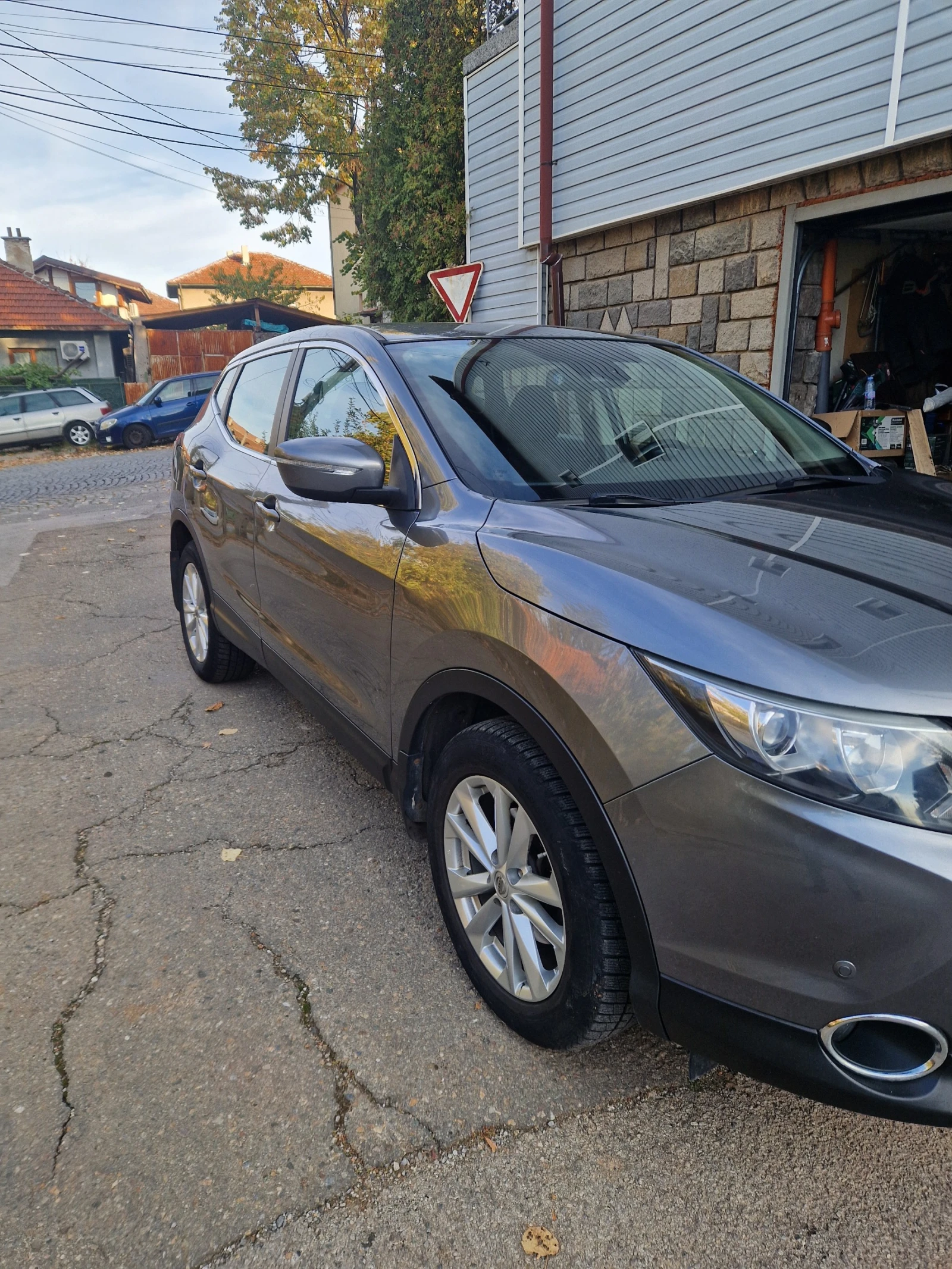 Nissan Qashqai, снимка 2 - Автомобили и джипове - 56594137