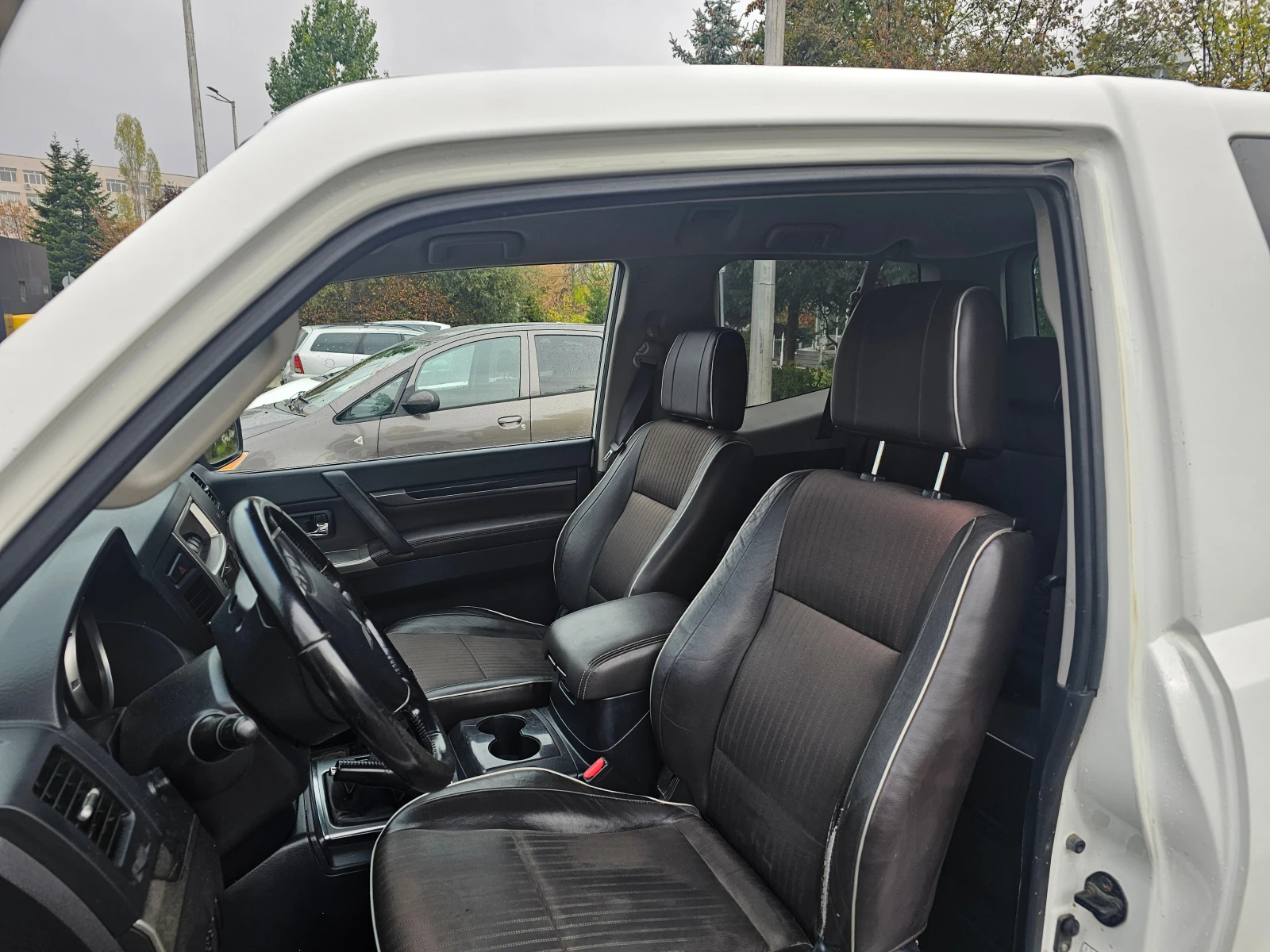 Mitsubishi Pajero, снимка 13 - Автомобили и джипове - 56730007
