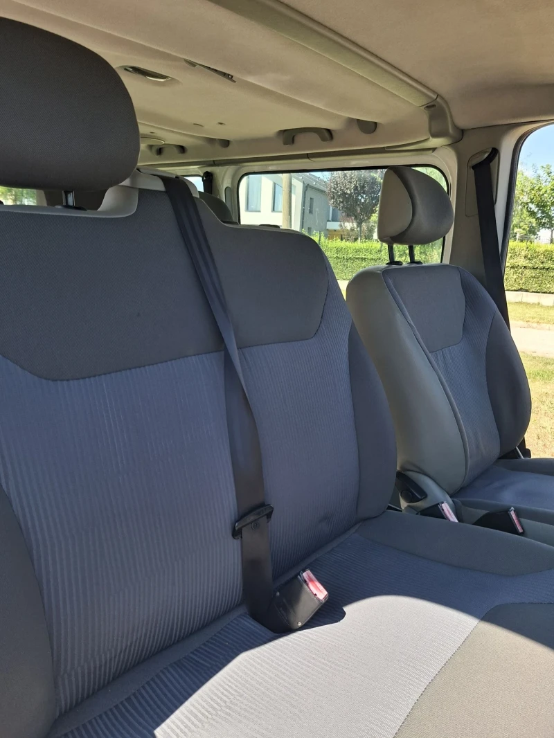 Opel Vivaro, снимка 11 - Бусове и автобуси - 51468233