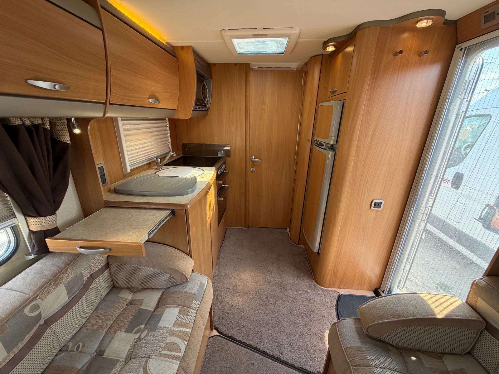 Каравана Tabbert SWIFT CONQUEROR-КРАЛСКА СПАЛНЯ/MOVER/ФОРСЕЛТ/TOP, снимка 4 - Каравани и кемпери - 55063082