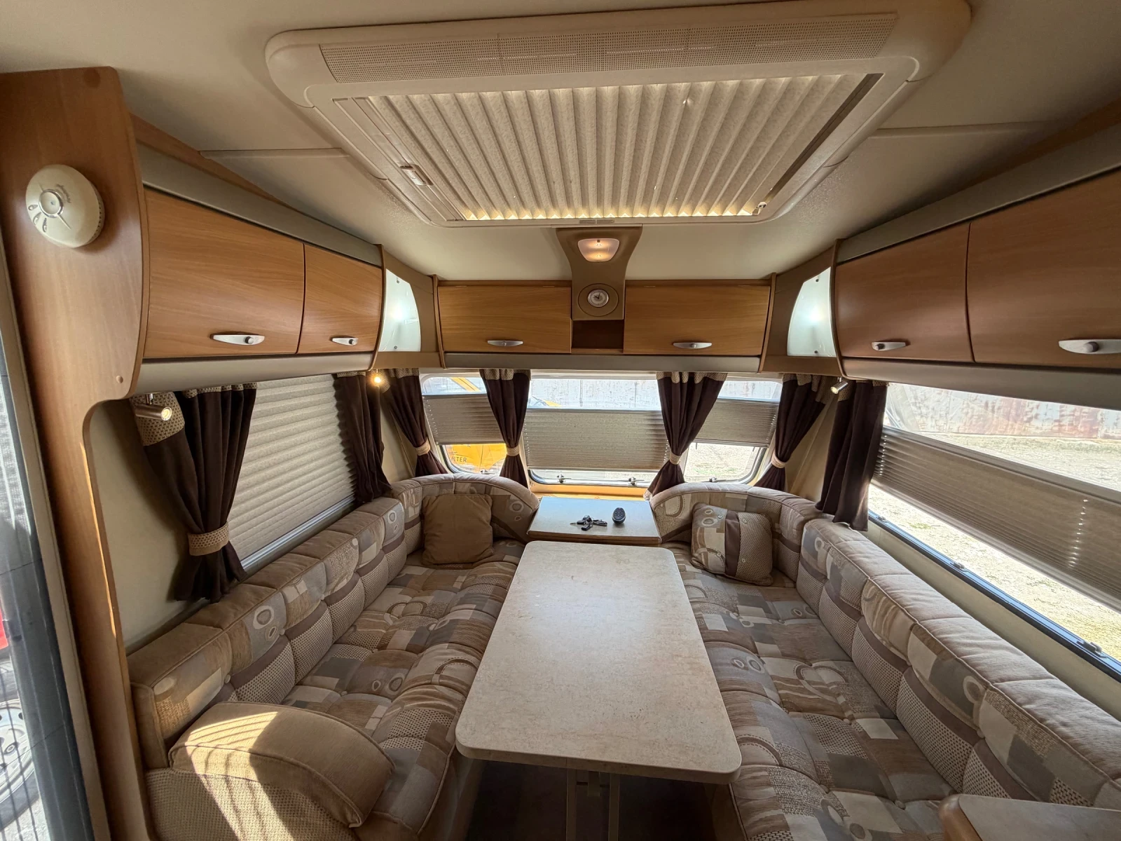 Каравана Tabbert SWIFT CONQUEROR-КРАЛСКА СПАЛНЯ/MOVER/ФОРСЕЛТ/TOP, снимка 12 - Каравани и кемпери - 55063082