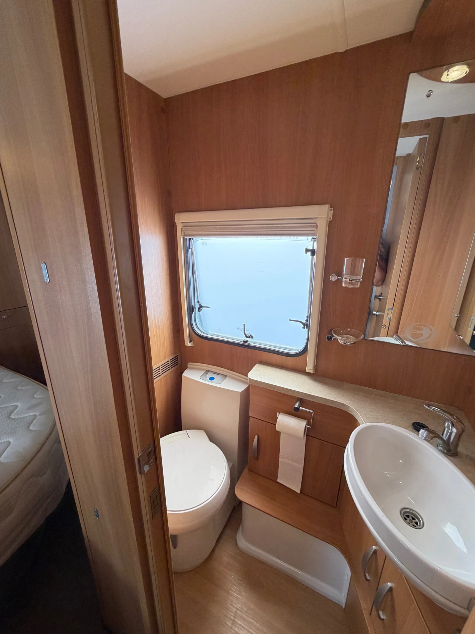 Каравана Tabbert SWIFT CONQUEROR-КРАЛСКА СПАЛНЯ/MOVER/ФОРСЕЛТ/TOP, снимка 8 - Каравани и кемпери - 55063082