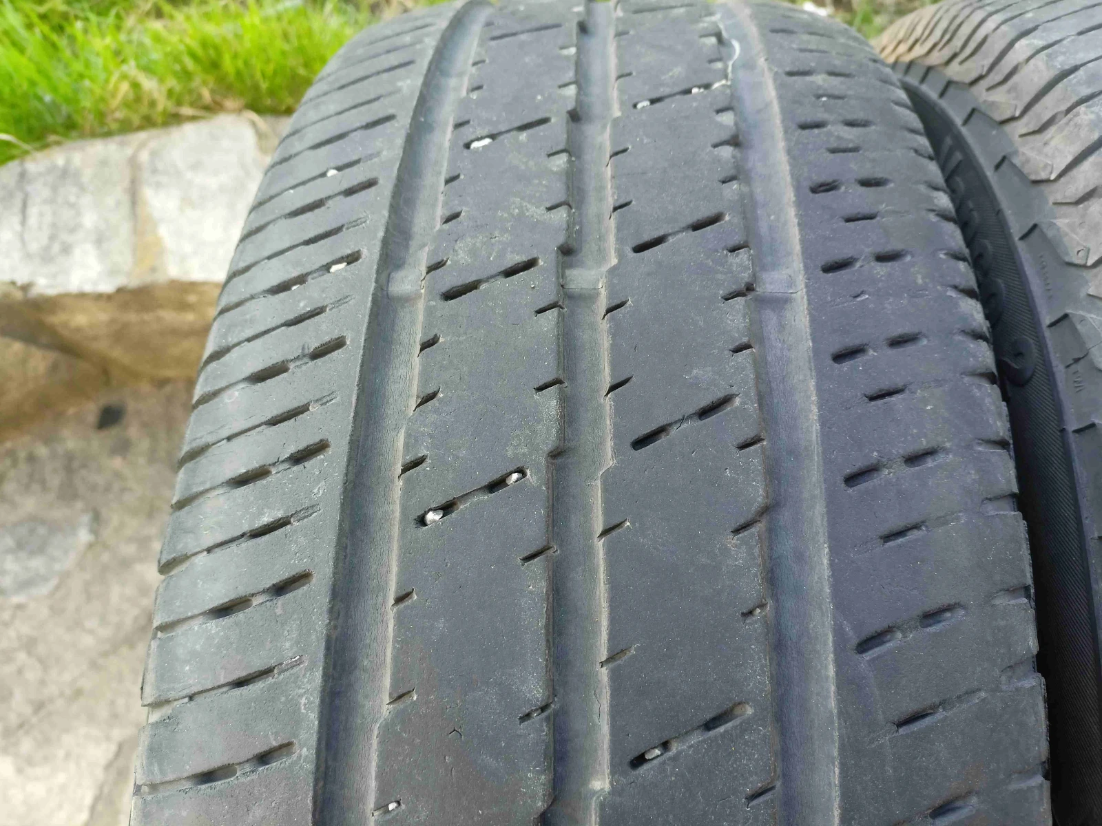 Гуми Летни 235/65R16, снимка 2 - Гуми и джанти - 54626610
