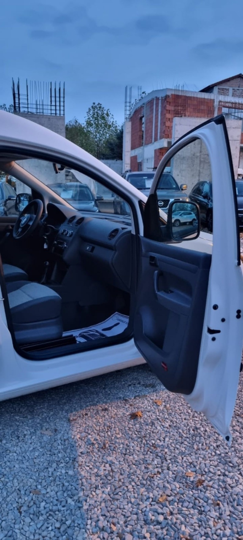 VW Caddy 1.6tdi+klima, снимка 9 - Автомобили и джипове - 42841577