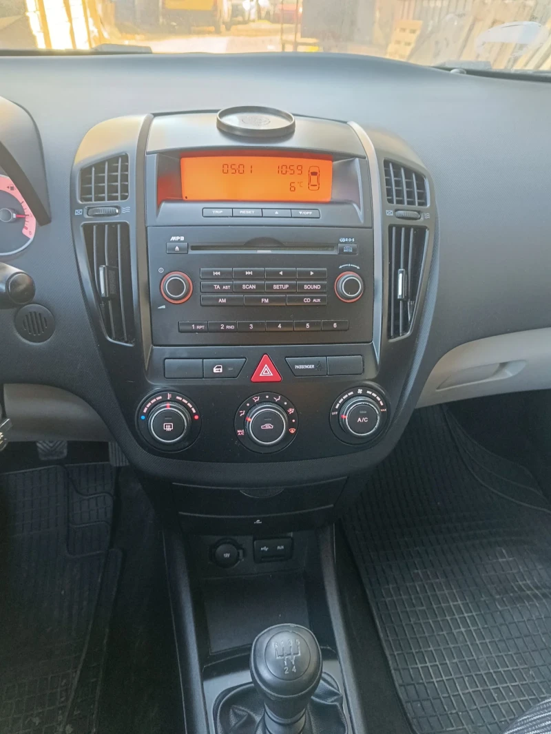 Kia Ceed, снимка 10 - Автомобили и джипове - 47905745