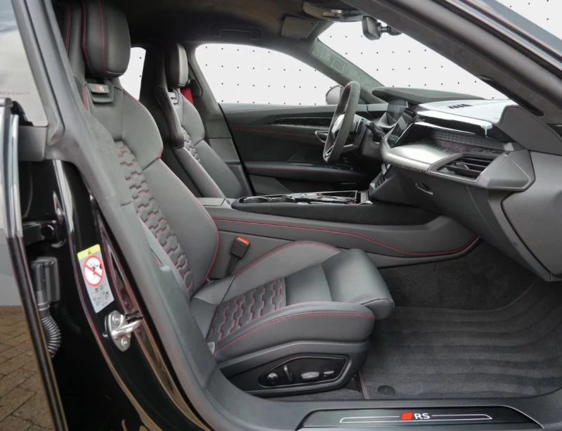 Audi E-Tron GT Performance* Ceramic* HuD* Carbon* B&O, снимка 6 - Автомобили и джипове - 51420249