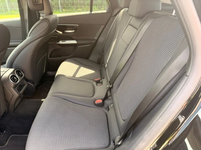 Mercedes-Benz GLC 200 4MATIC, снимка 11 - Автомобили и джипове - 55374233