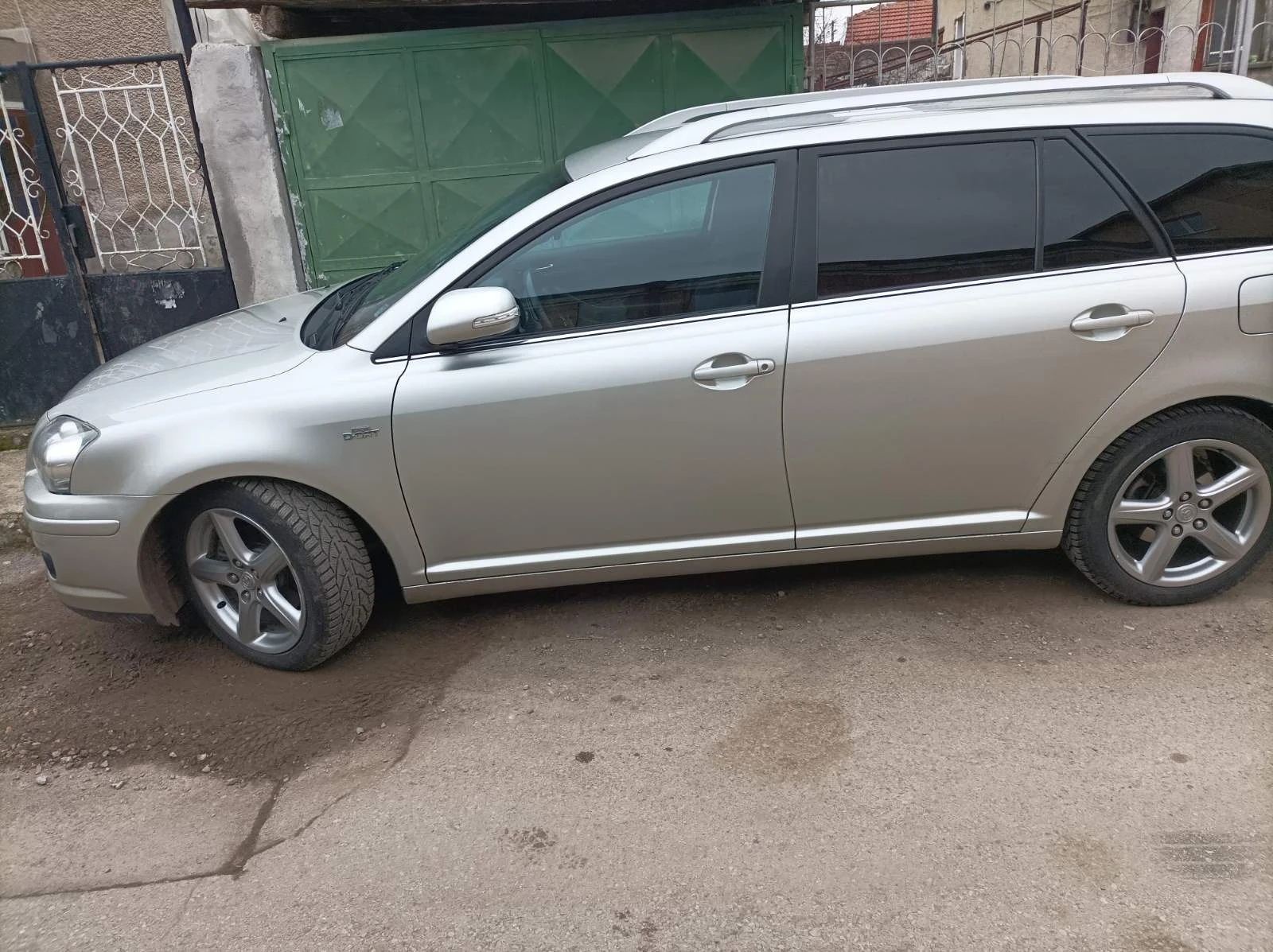 Toyota Avensis 2'2D4D - изображение 9