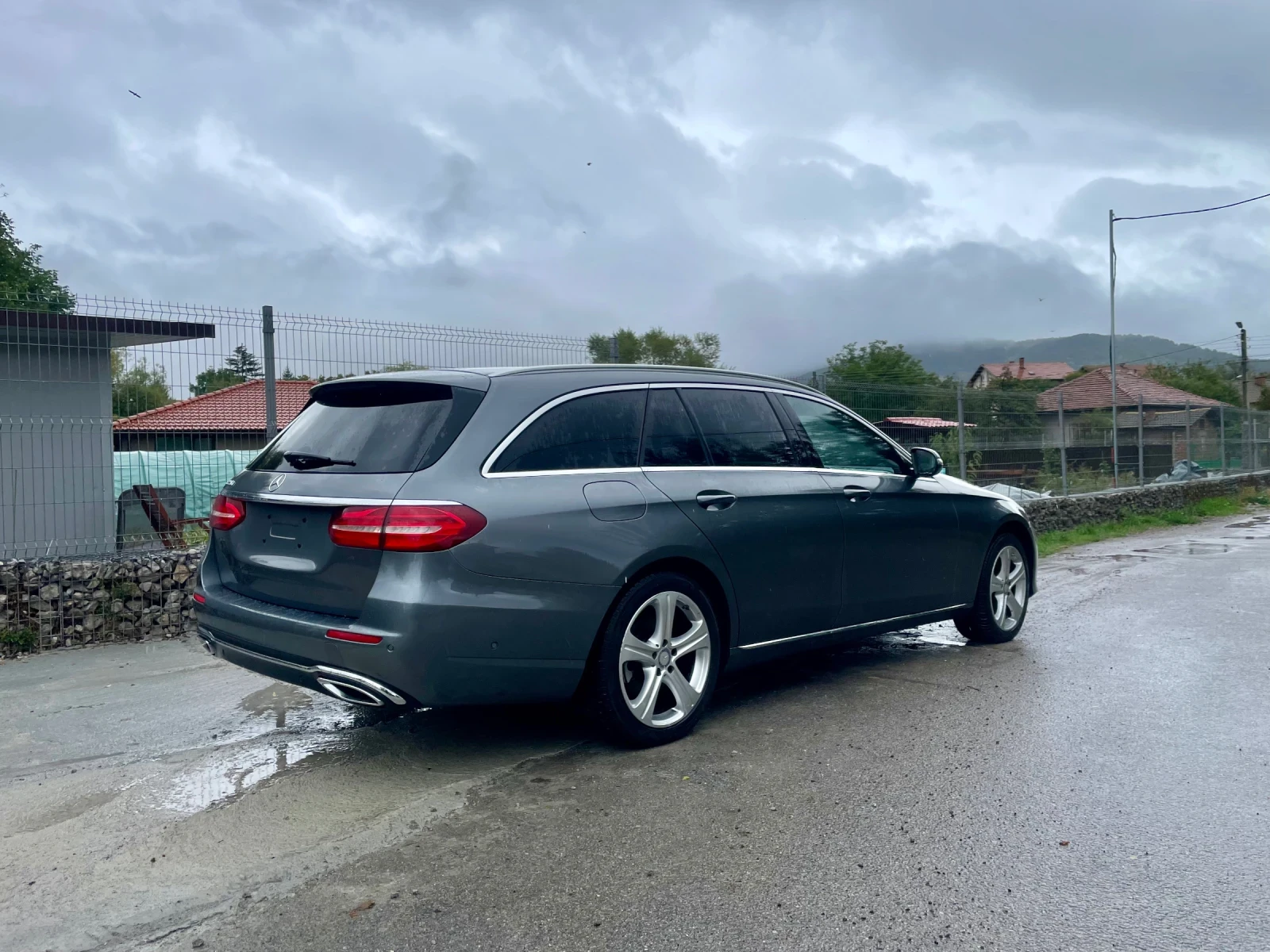 Mercedes-Benz E 220 Avantgarde 9G - изображение 3