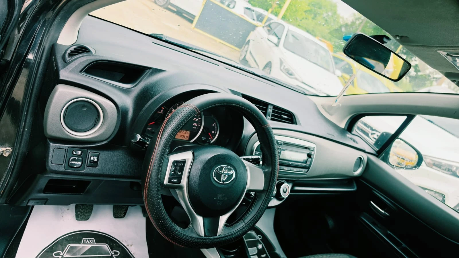 Toyota Yaris, снимка 11 - Автомобили и джипове - 54588832