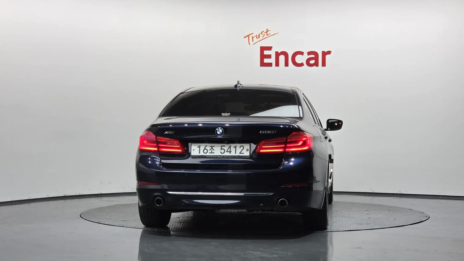BMW 530 IXDRIVE HEAD UP/360 CAM/LUXURY PLUS/FULL! , снимка 4 - Автомобили и джипове - 55037457