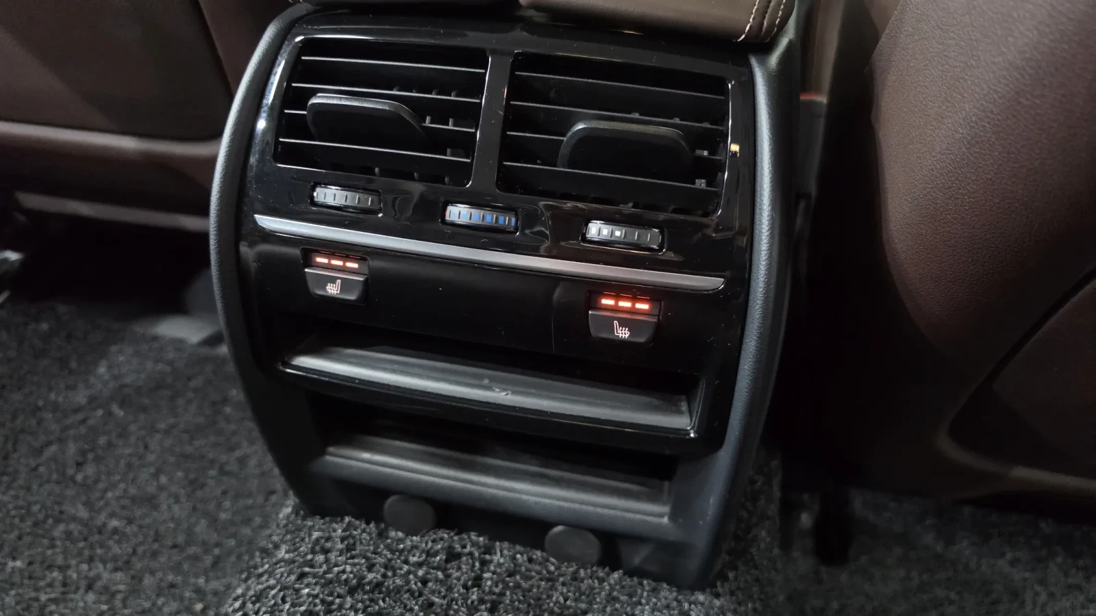 BMW 530 IXDRIVE HEAD UP/360 CAM/LUXURY PLUS/FULL! , снимка 13 - Автомобили и джипове - 55037457