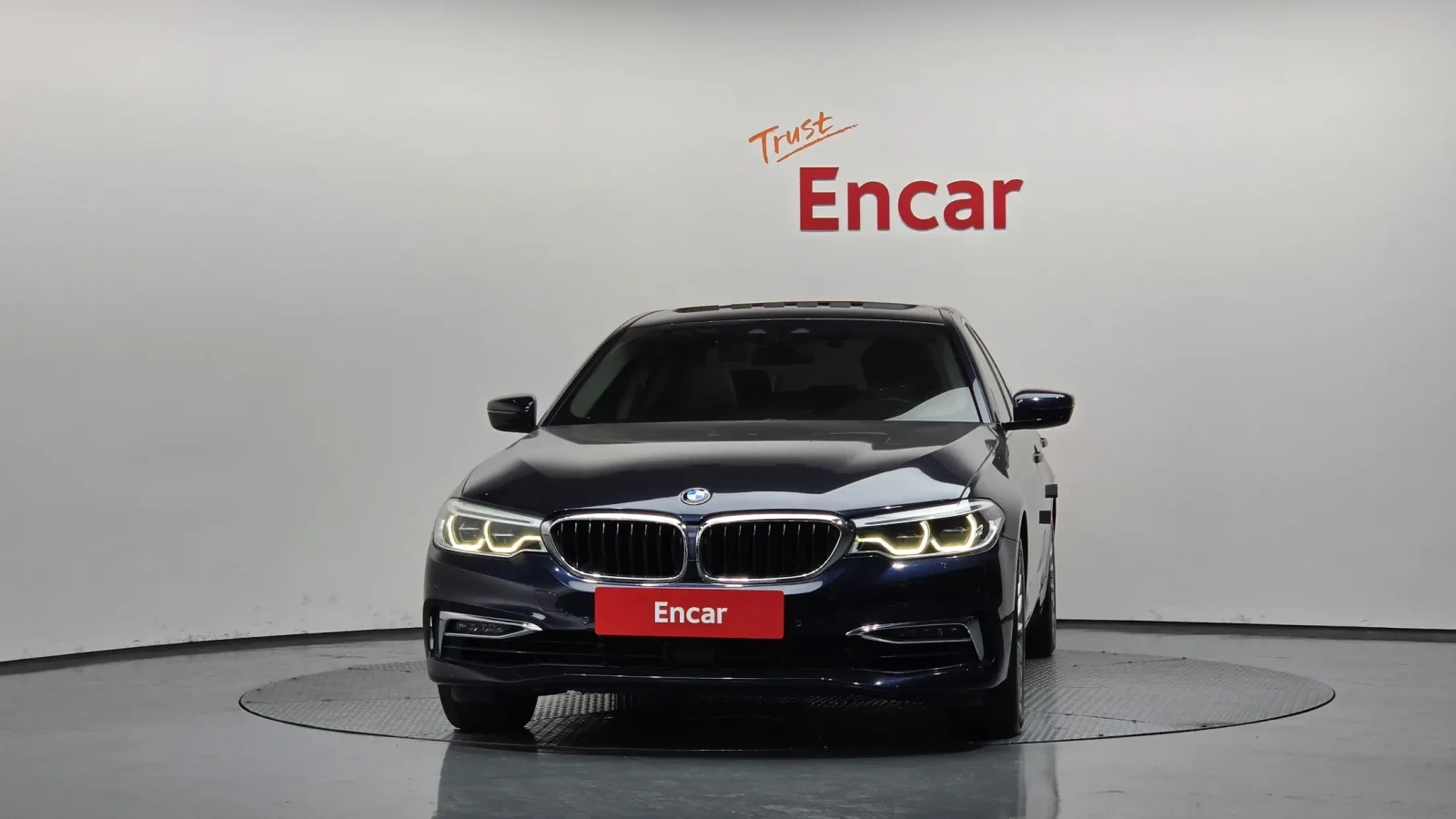 BMW 530 IXDRIVE HEAD UP/360 CAM/LUXURY PLUS/FULL! , снимка 3 - Автомобили и джипове - 55037457
