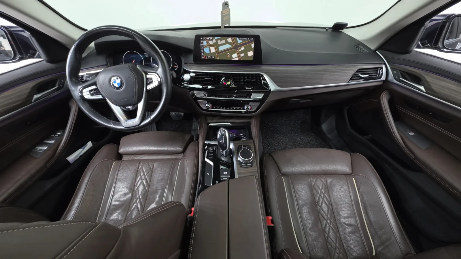 BMW 530 IXDRIVE HEAD UP/360 CAM/LUXURY PLUS/FULL! , снимка 6 - Автомобили и джипове - 55037457