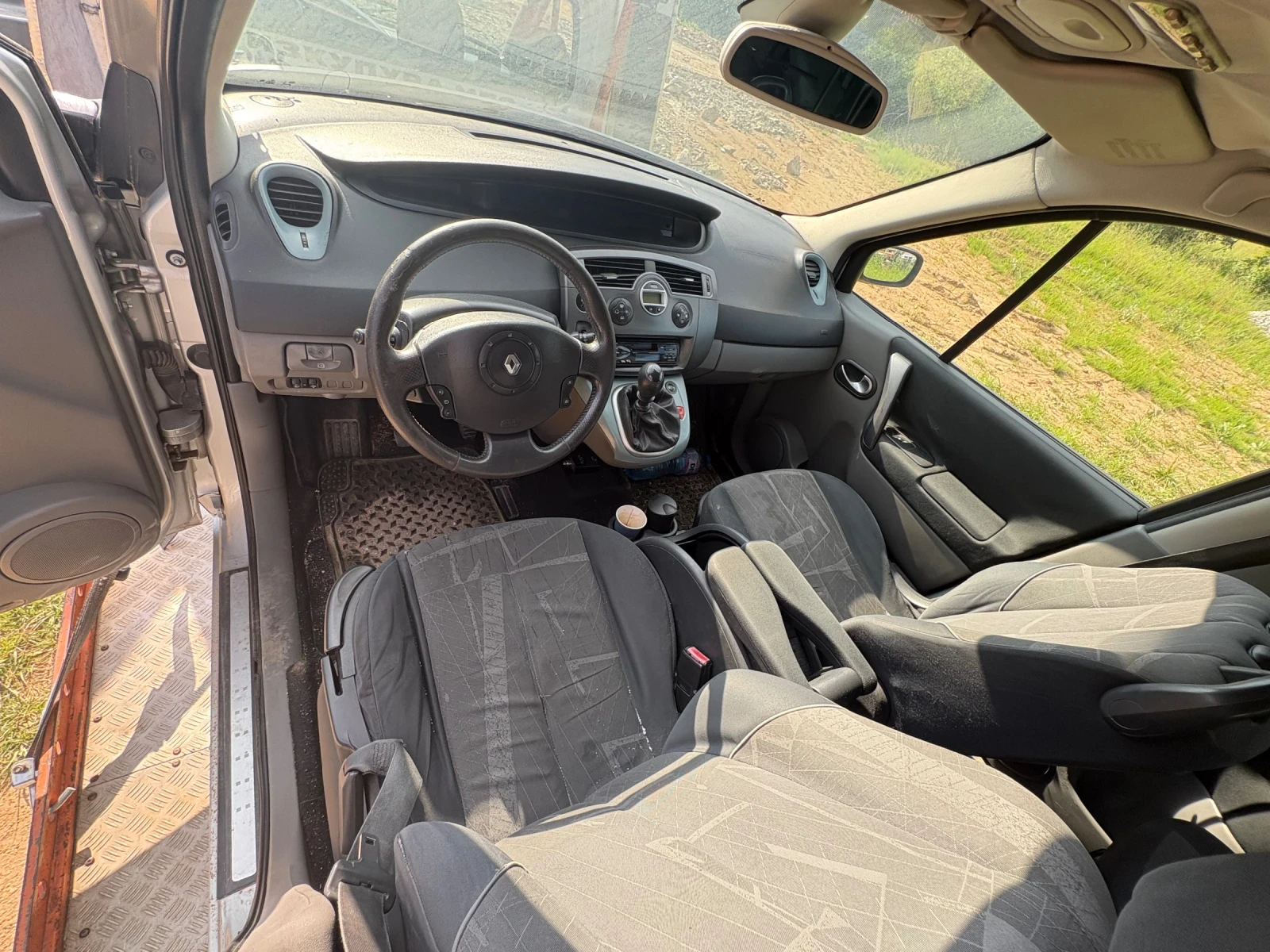 Renault Scenic 1.9 dci, снимка 7 - Автомобили и джипове - 55005261