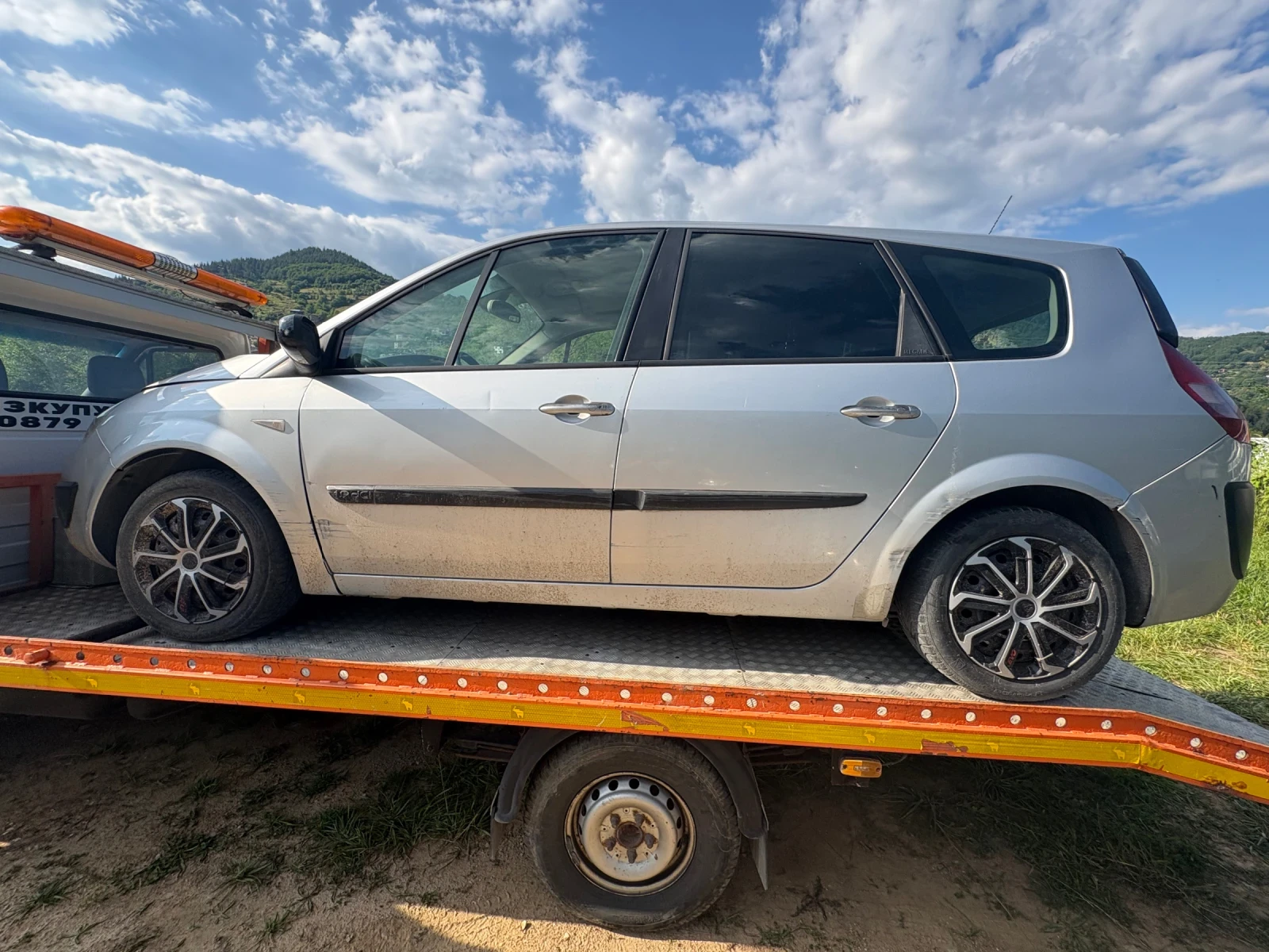 Renault Scenic 1.9 dci, снимка 2 - Автомобили и джипове - 55005261