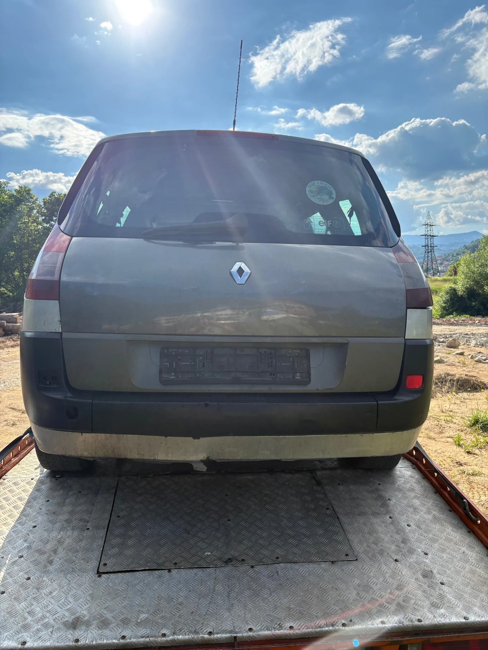 Renault Scenic 1.9 dci, снимка 8 - Автомобили и джипове - 55005261